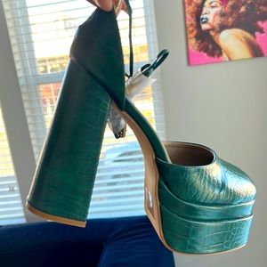 EGO Dark Green Platform GREAT Dupe For Steve Madden CHARLIZE